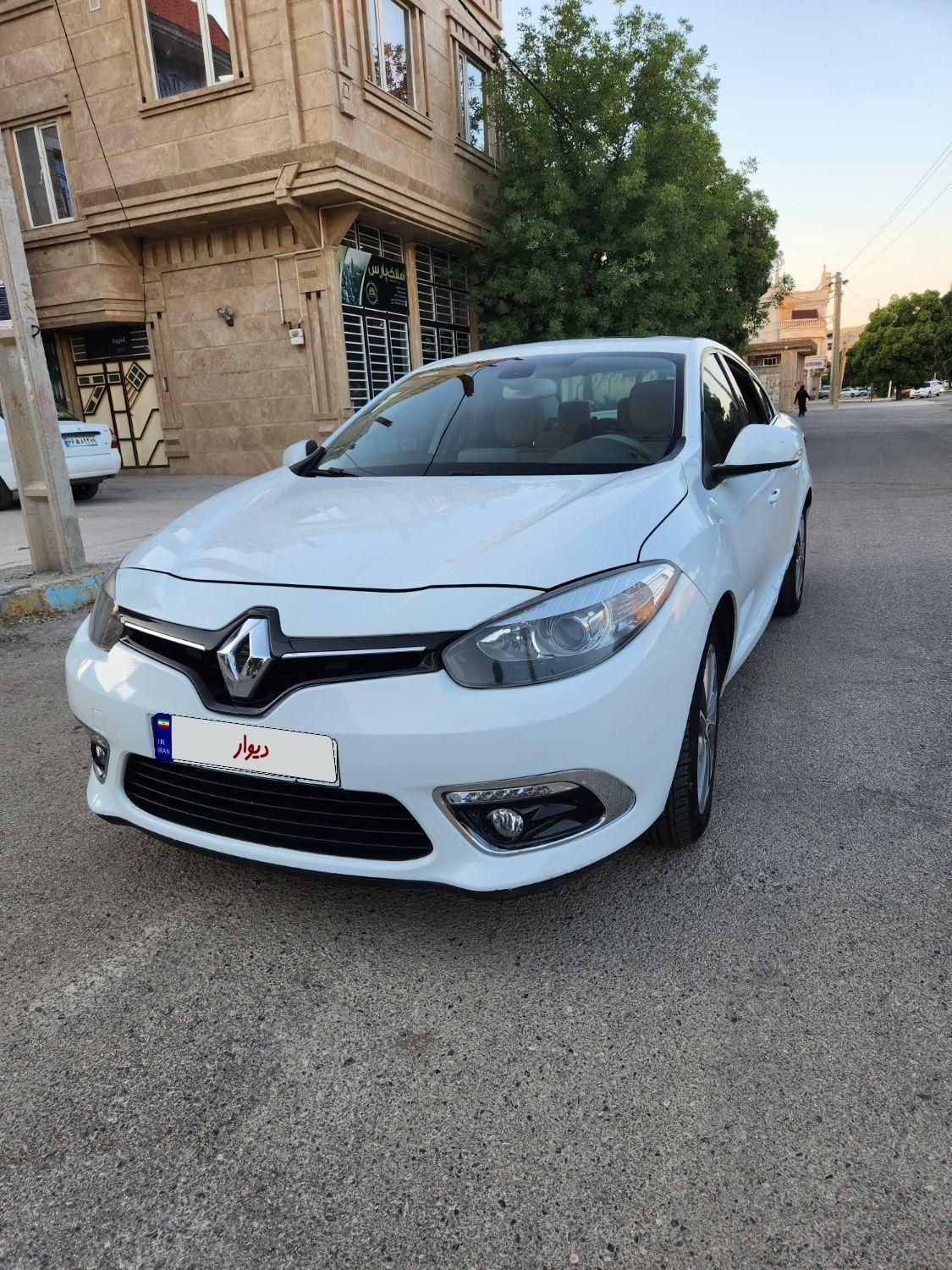 رنو فلوئنس اتوماتیک E4 - 2016