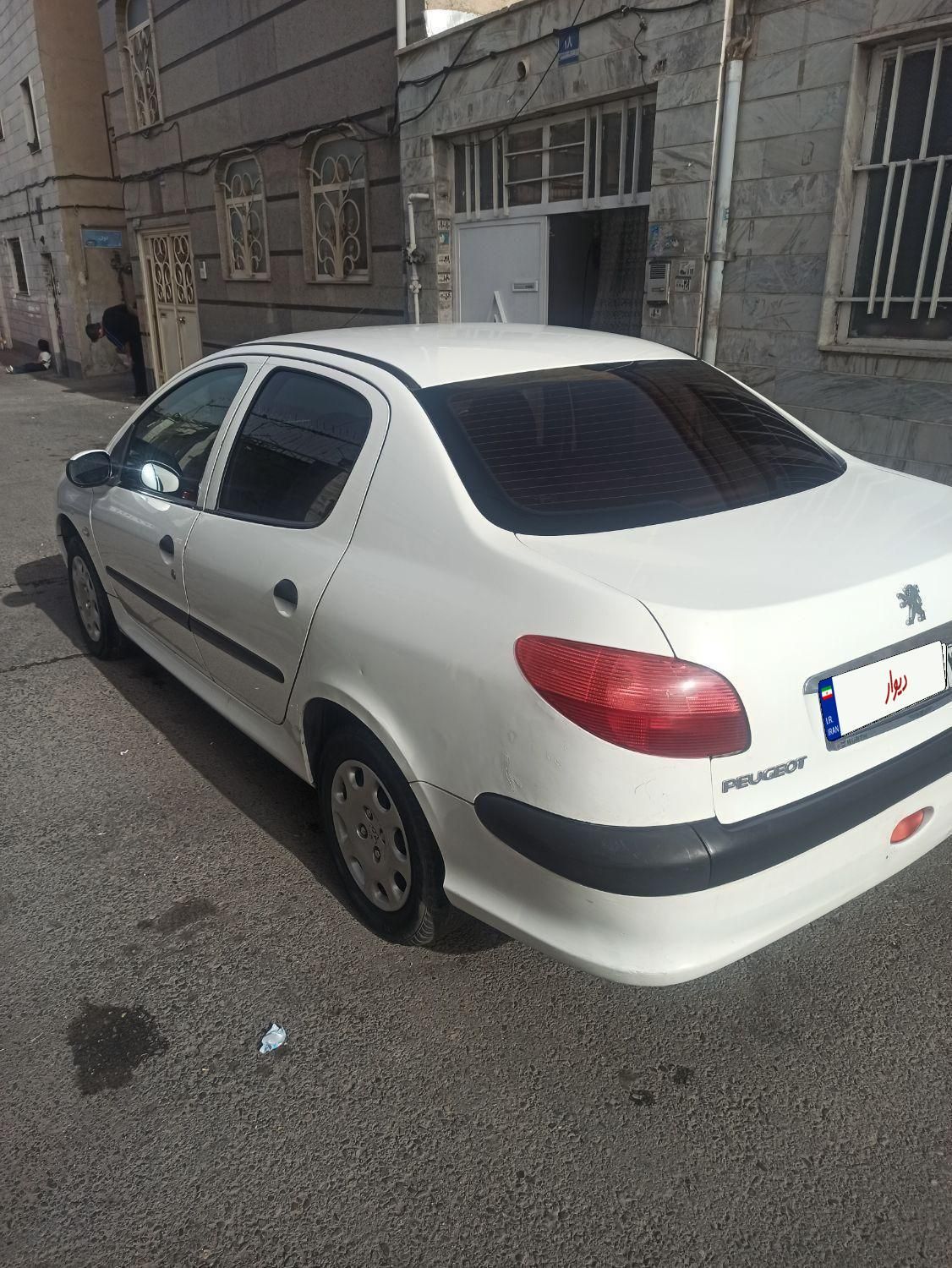 پژو ۲۰۶ صندوق دار v8 - 1391