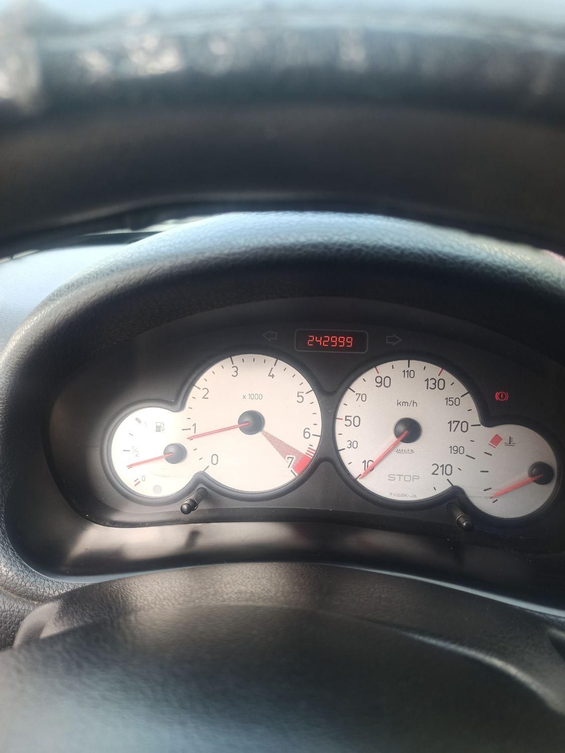 پژو ۲۰۶ صندوق دار v8 - 1391