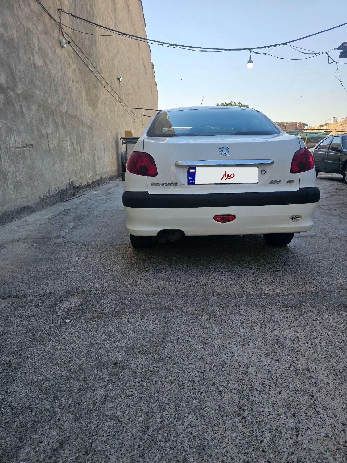 پژو ۲۰۶ صندوق دار v8 - 1393