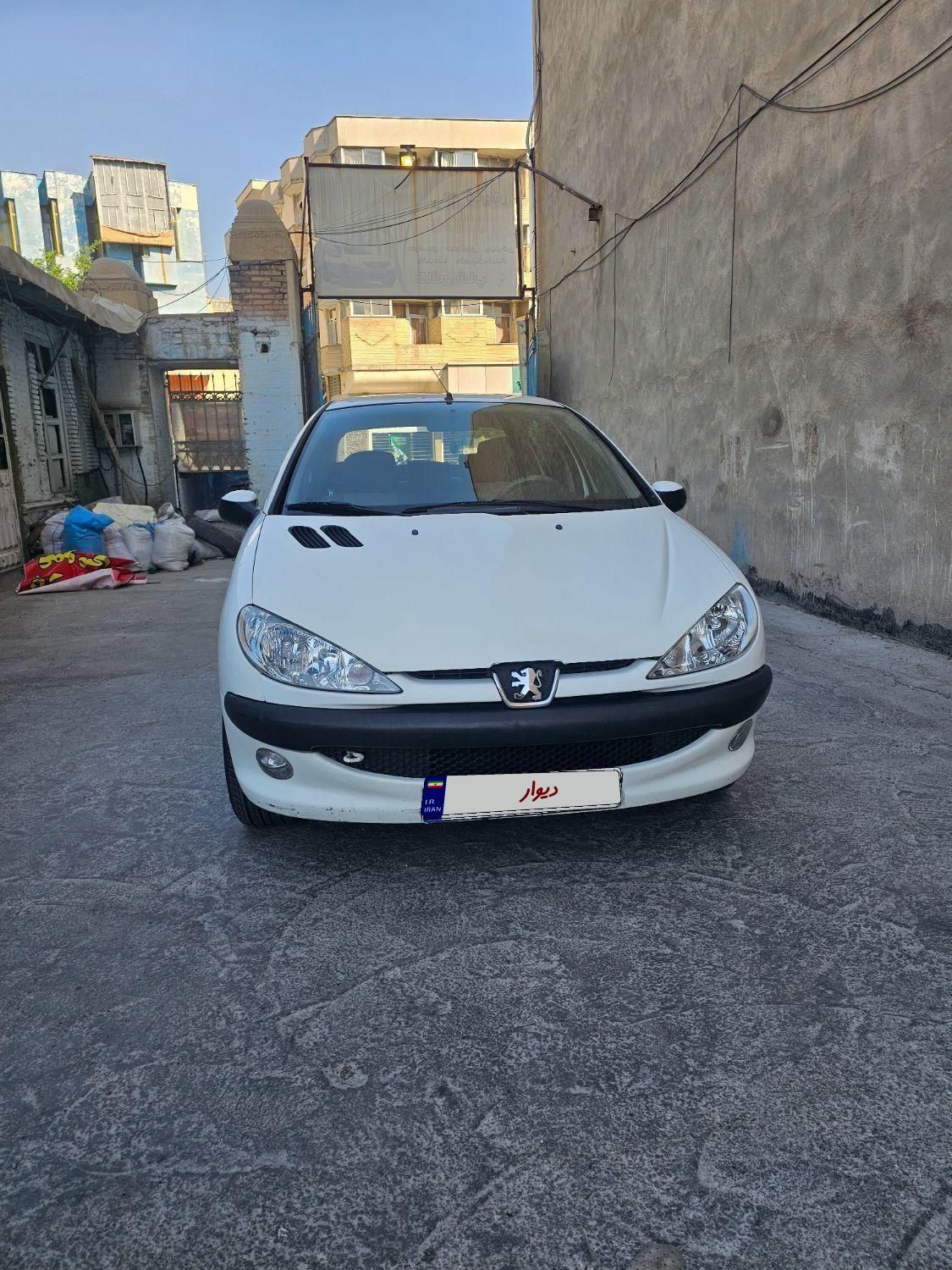 پژو ۲۰۶ صندوق دار v8 - 1393