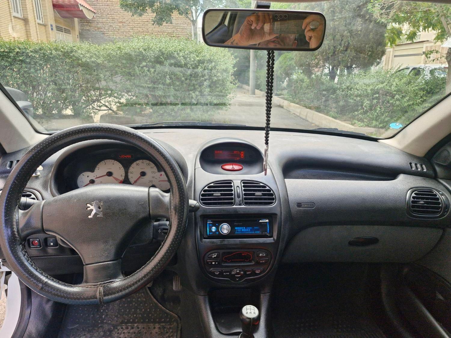پژو ۲۰۶ صندوق دار v8 - 1396