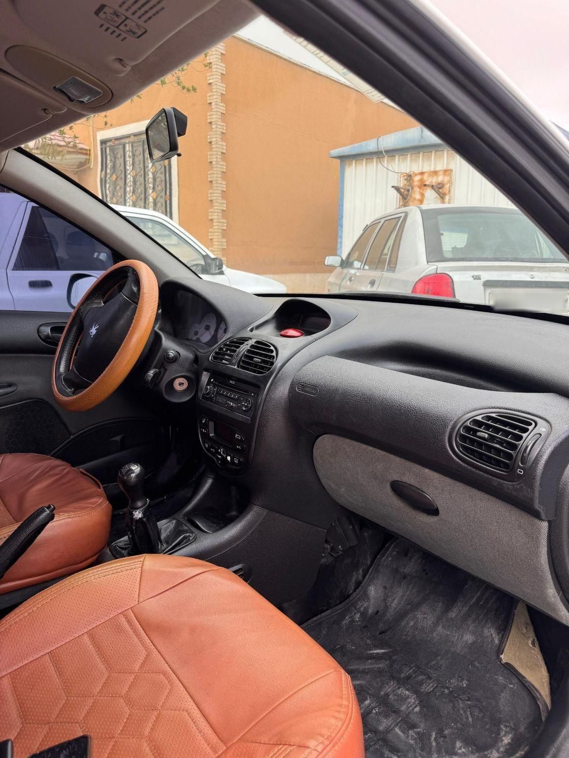 پژو ۲۰۶ صندوق دار v8 - 1398