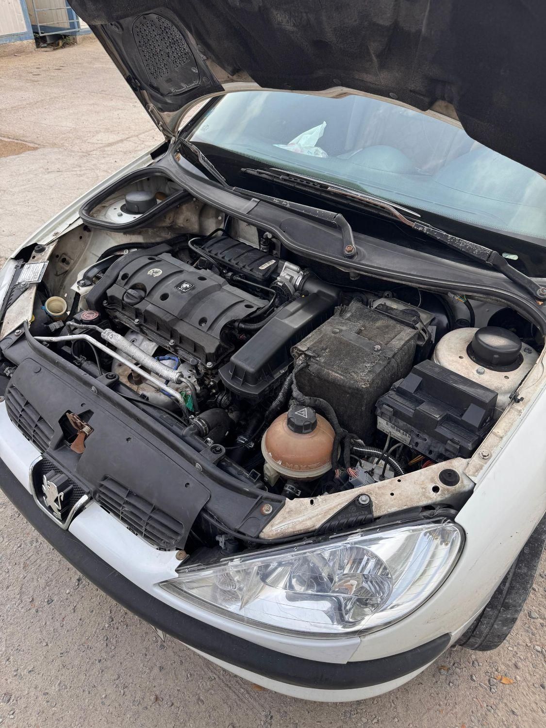 پژو ۲۰۶ صندوق دار v8 - 1398