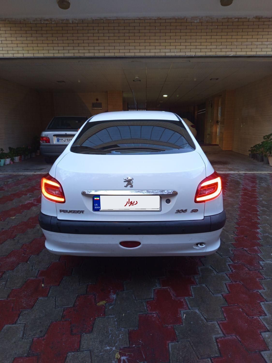 پژو ۲۰۶ صندوق دار v8 - 1392