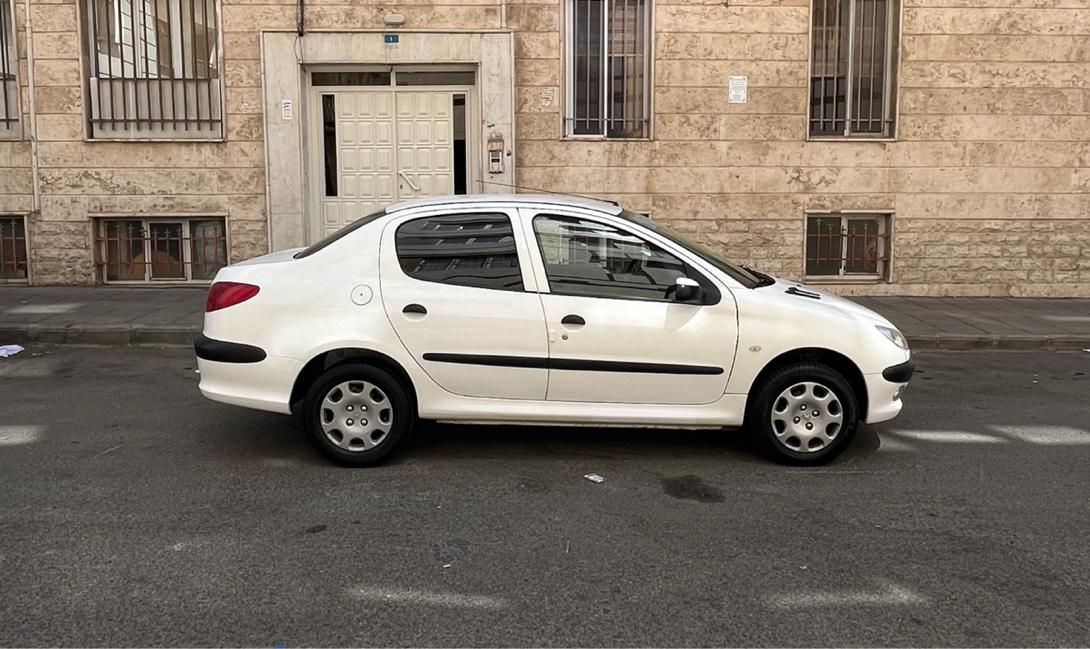 پژو ۲۰۶ صندوق دار v8 - 1398