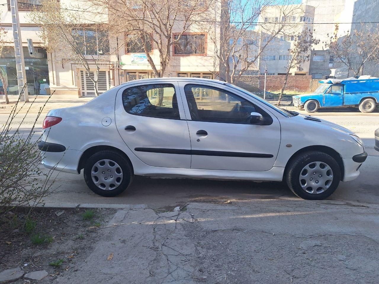 پژو ۲۰۶ صندوق دار v8 - 1390