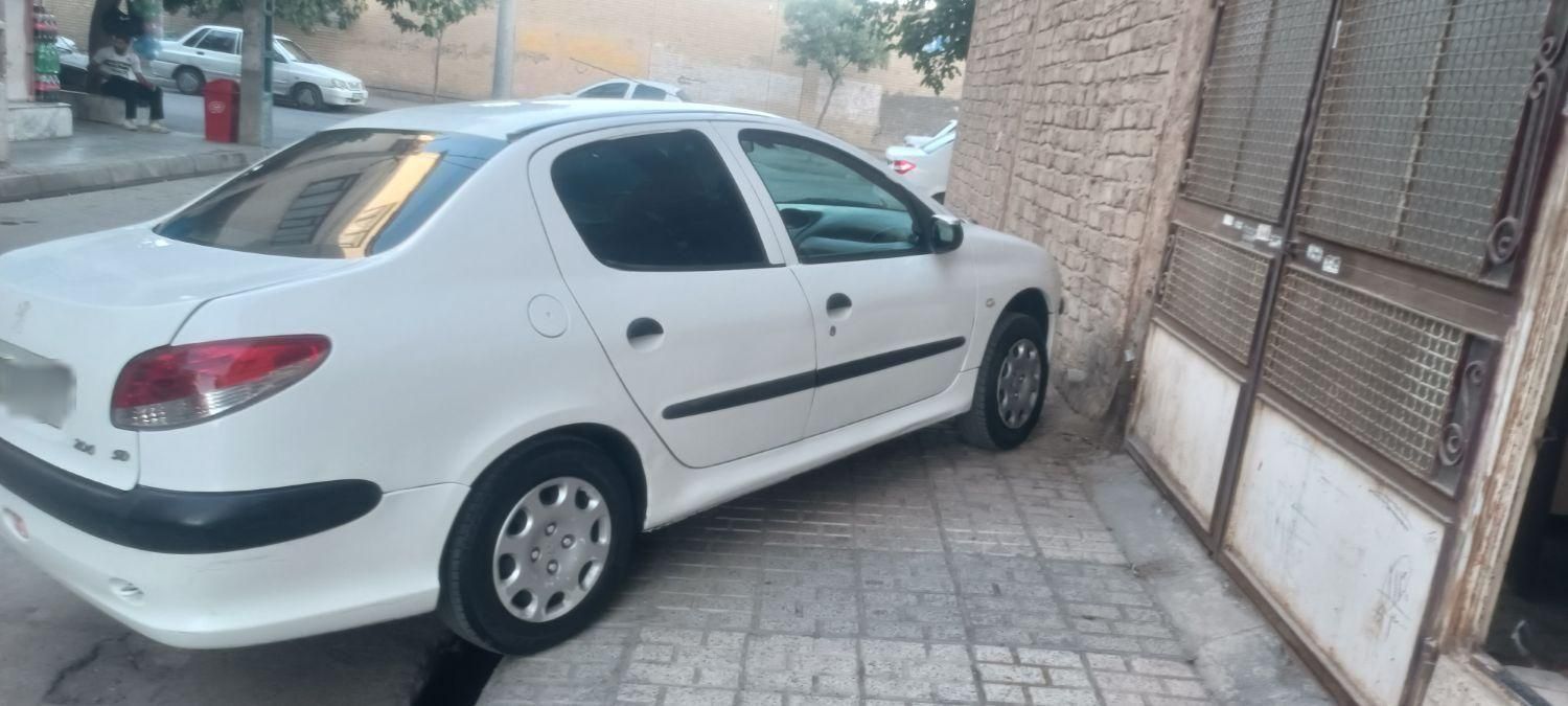 پژو ۲۰۶ صندوق دار v8 - 1391