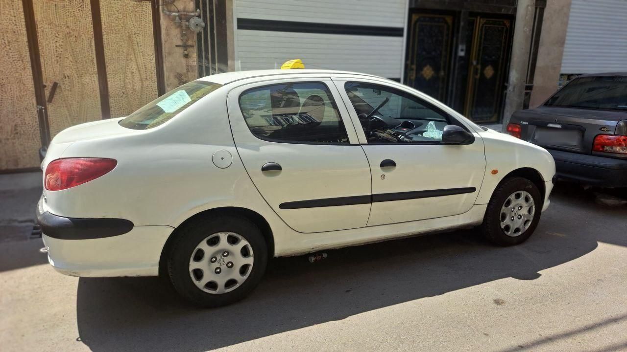 پژو ۲۰۶ صندوق دار v8 - 1392