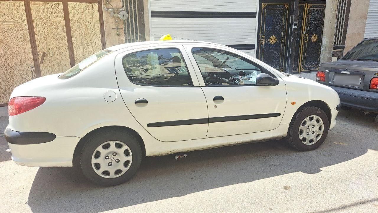 پژو ۲۰۶ صندوق دار v8 - 1392
