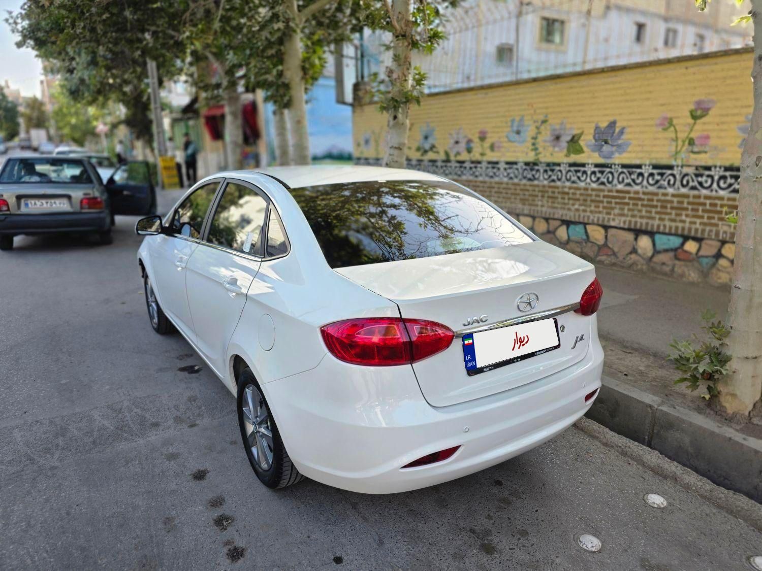 جک J4 اتوماتیک ساده - 1403