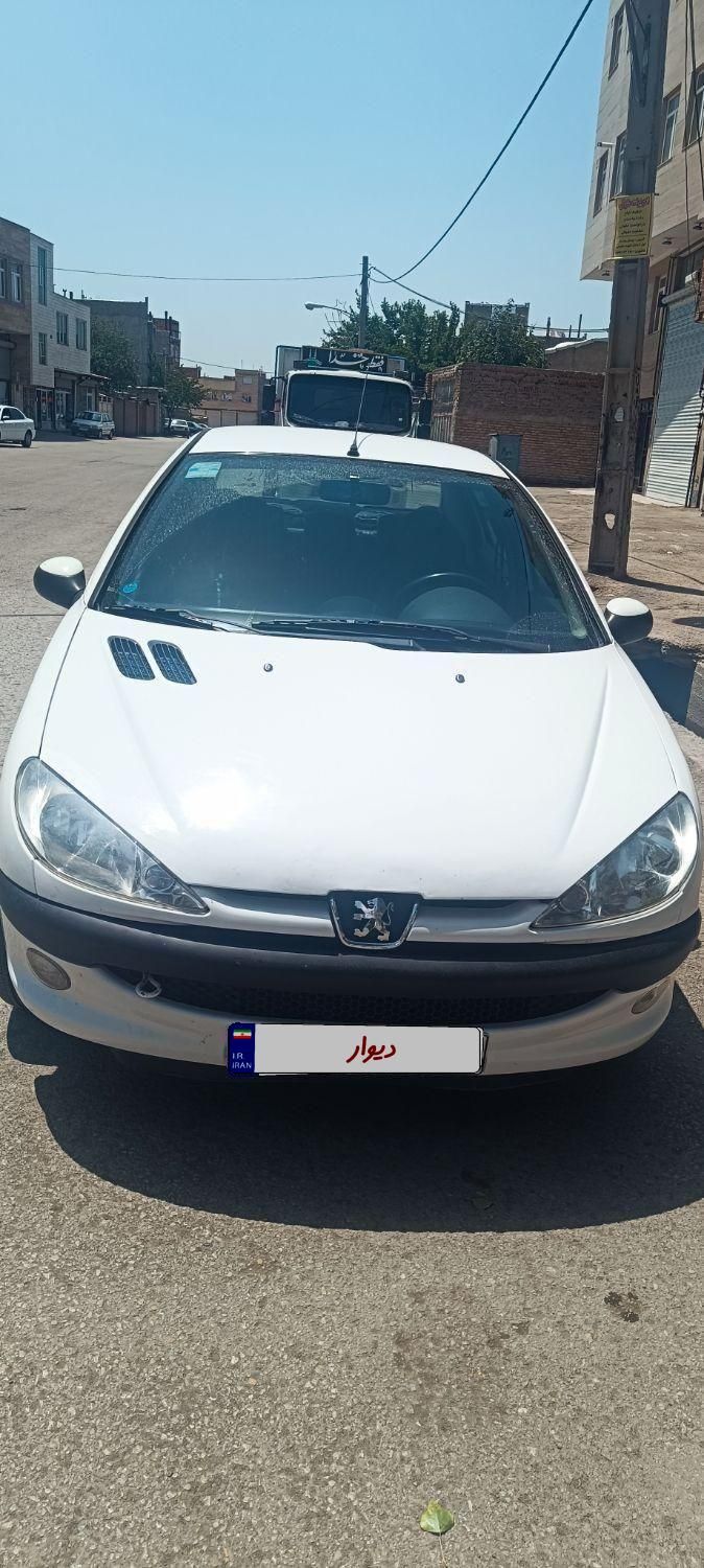 پژو ۲۰۶ صندوق دار v8 - 1393