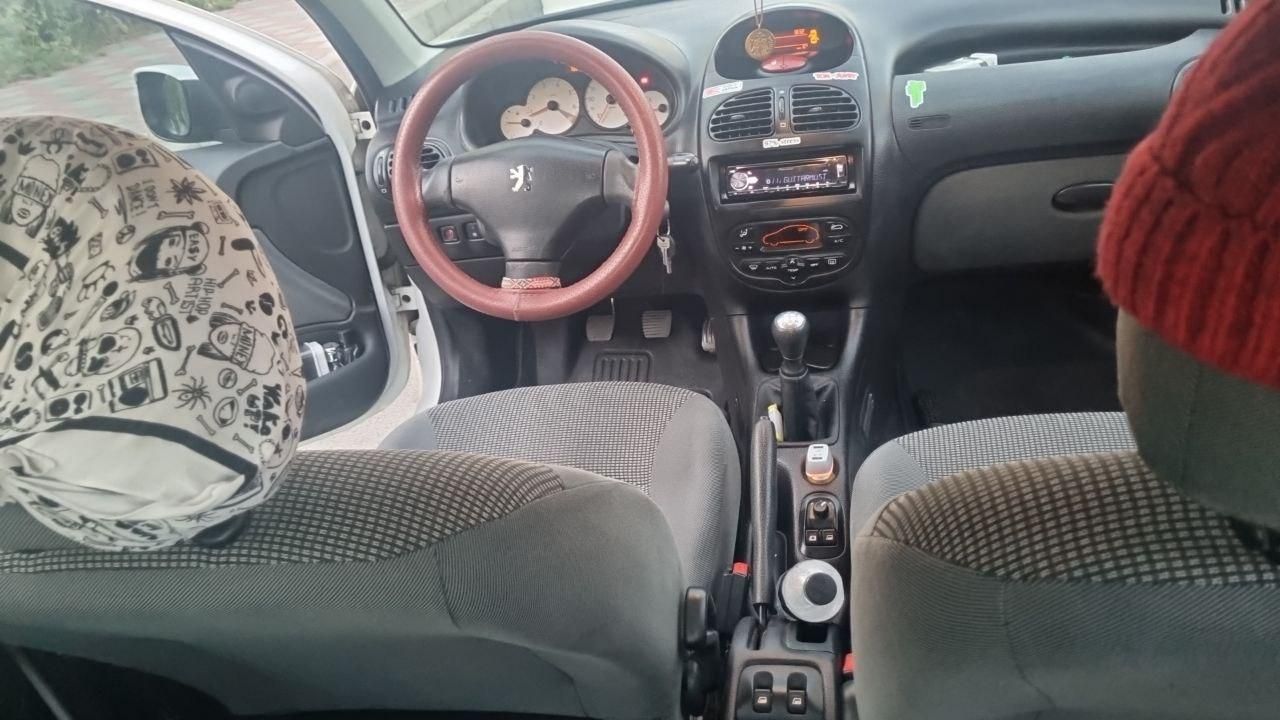 پژو ۲۰۶ صندوق دار v8 - 1398