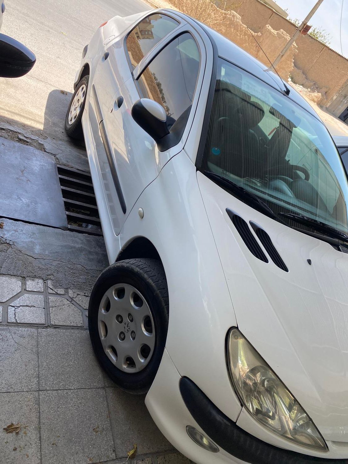 پژو ۲۰۶ صندوق دار v8 - 1395