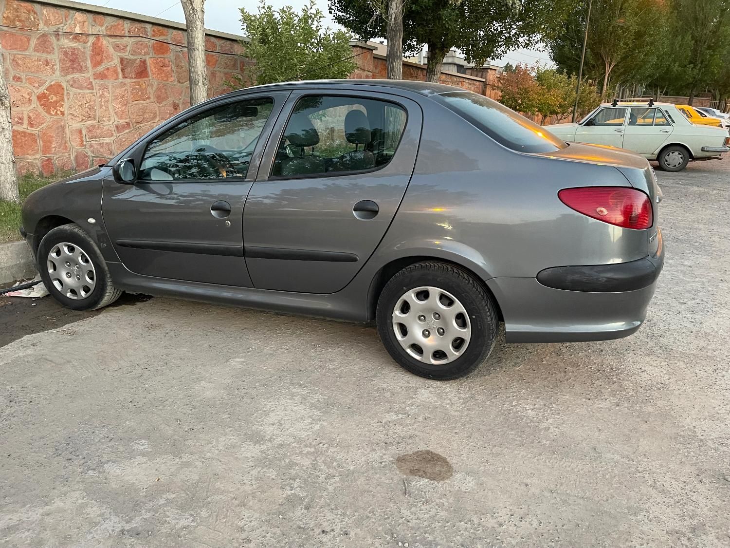 پژو ۲۰۶ صندوق دار v8 - 1395