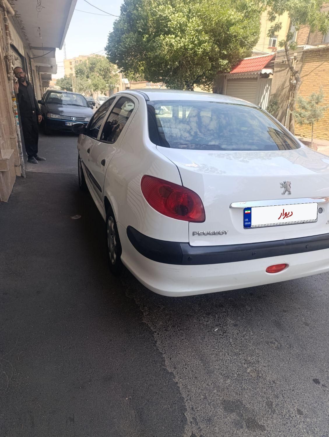 پژو ۲۰۶ صندوق دار v8 - 1391
