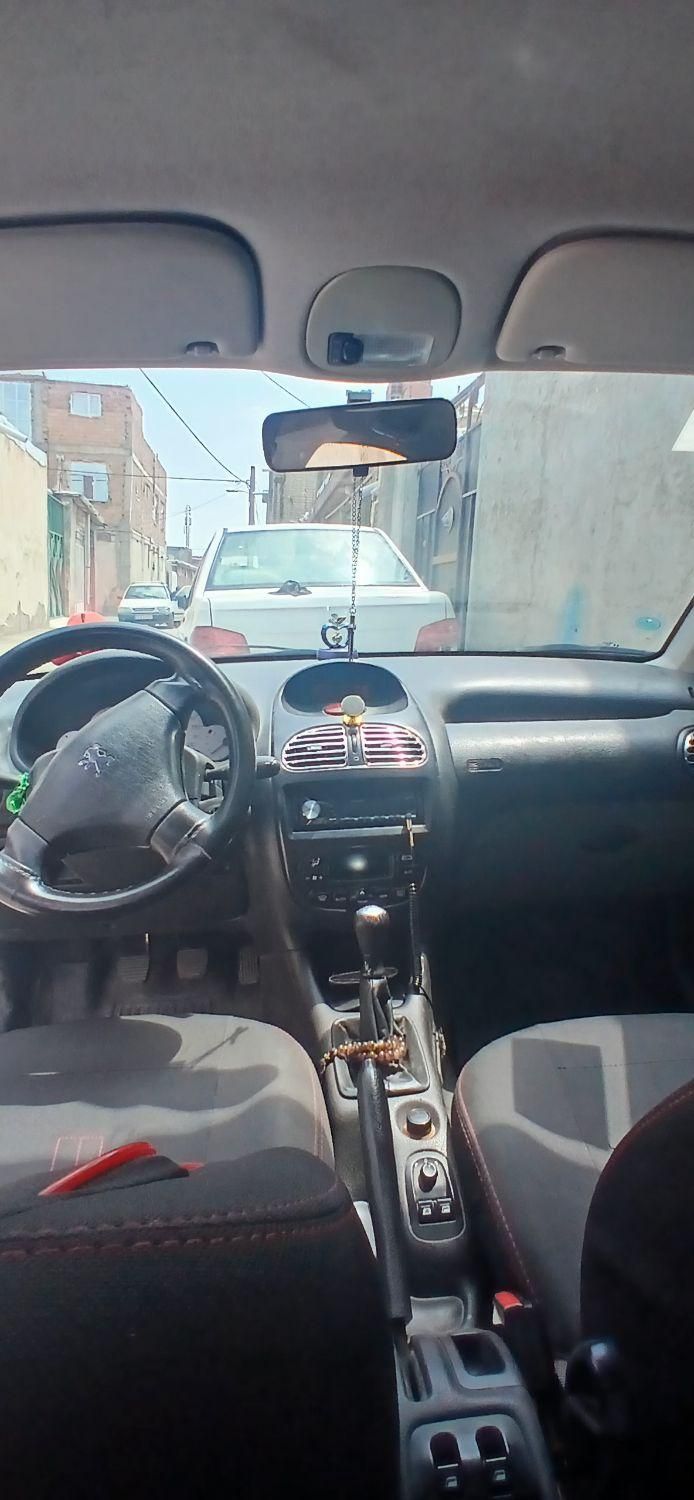 پژو ۲۰۶ صندوق دار v8 - 1396