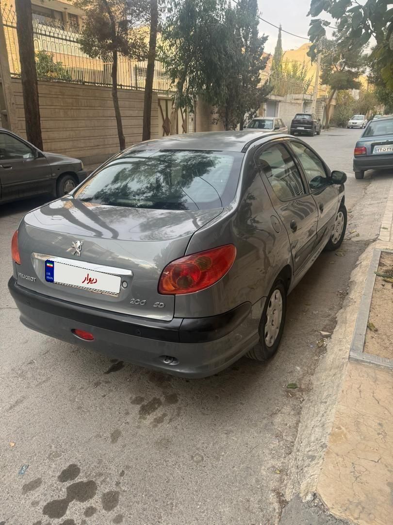 پژو ۲۰۶ صندوق دار v8 - 1393