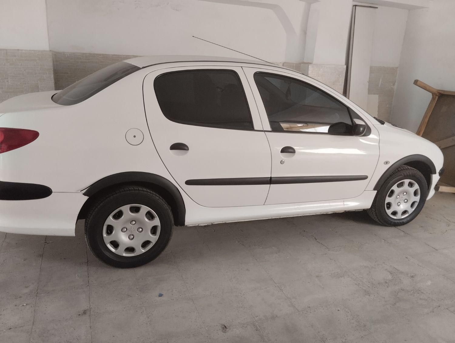 پژو ۲۰۶ صندوق دار v8 - 1397