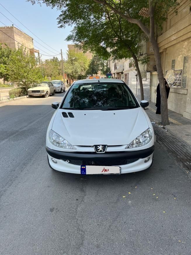 پژو ۲۰۶ صندوق دار v8 - 1397