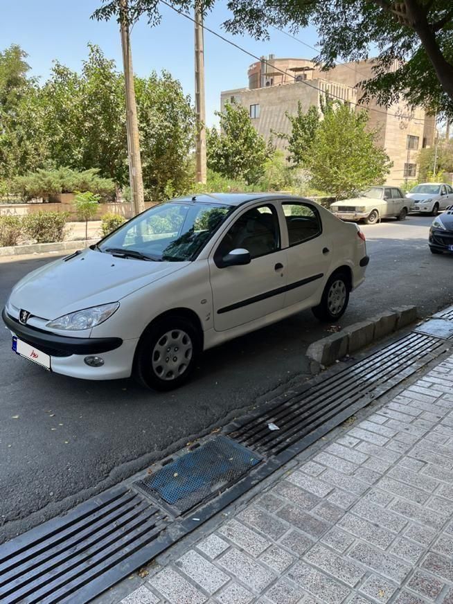 پژو ۲۰۶ صندوق دار v8 - 1397