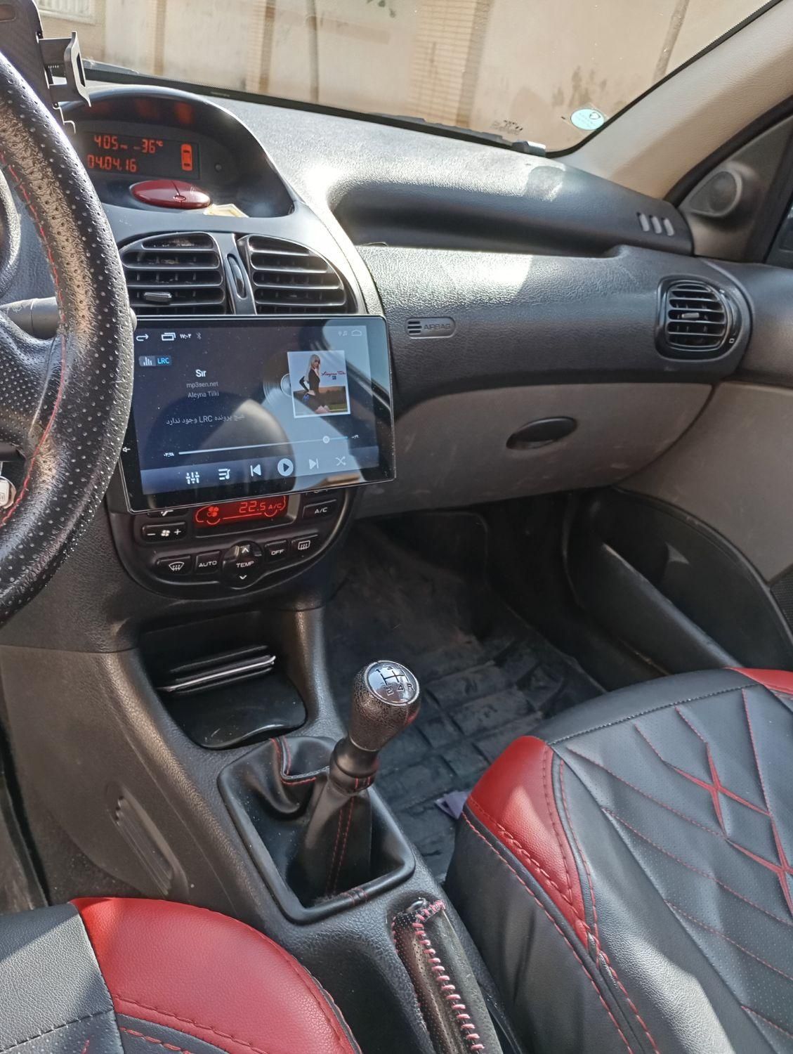 پژو ۲۰۶ صندوق دار v8 - 1393