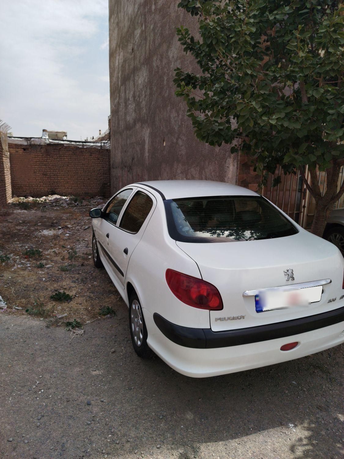 پژو ۲۰۶ صندوق دار v8 - 1394
