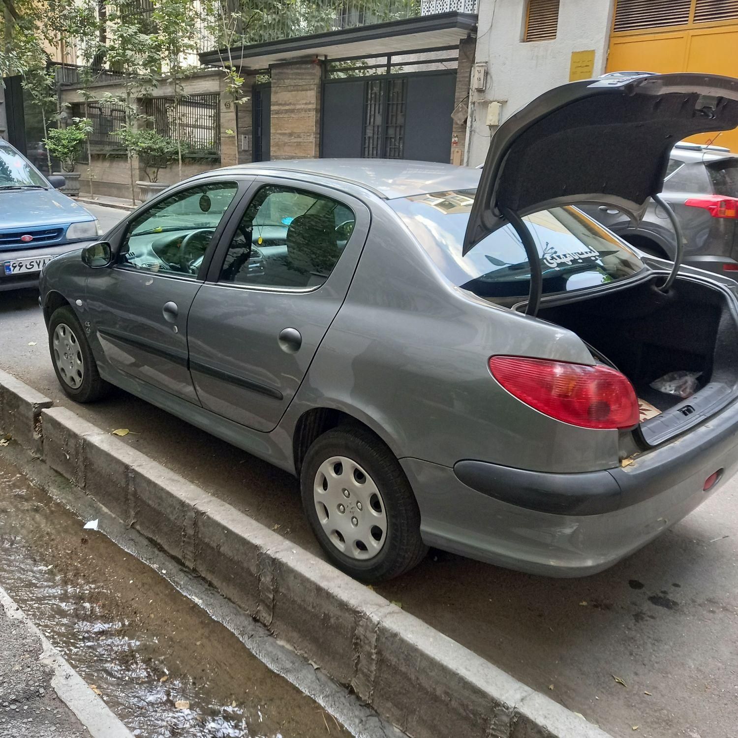 پژو ۲۰۶ صندوق دار v8 - 1390
