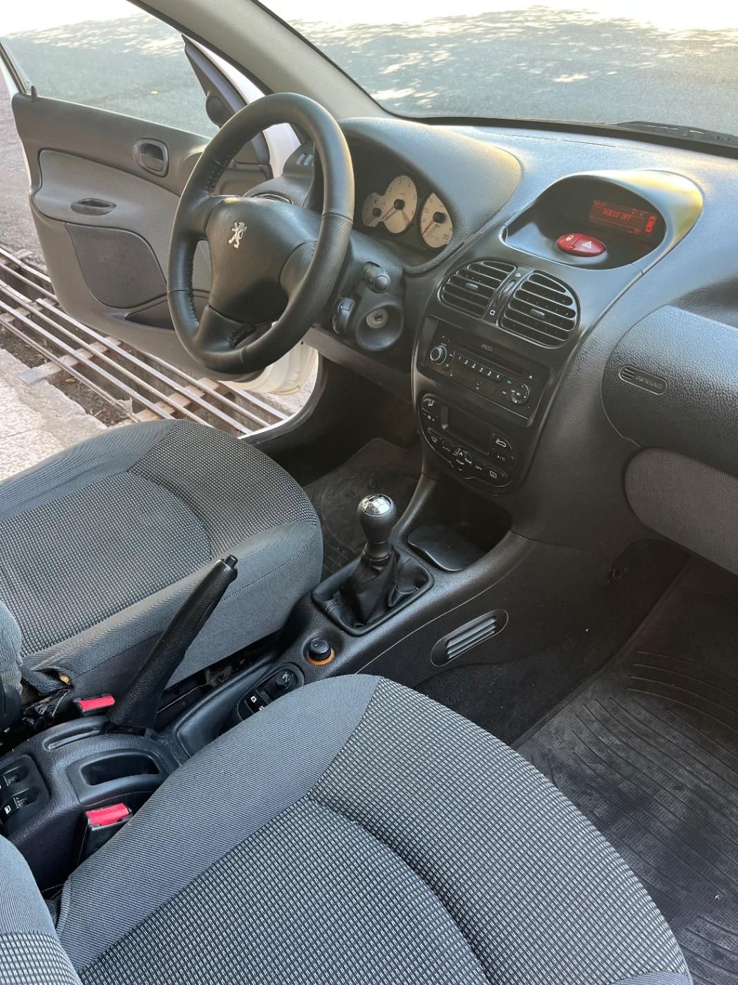 پژو ۲۰۶ صندوق دار v8 - 1395