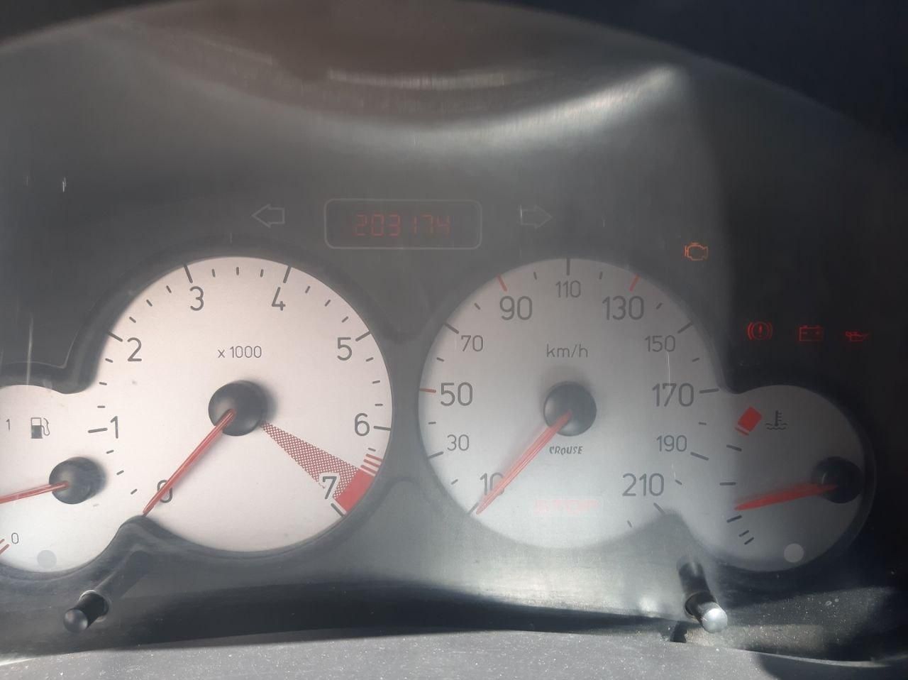 پژو ۲۰۶ صندوق دار v8 - 1395
