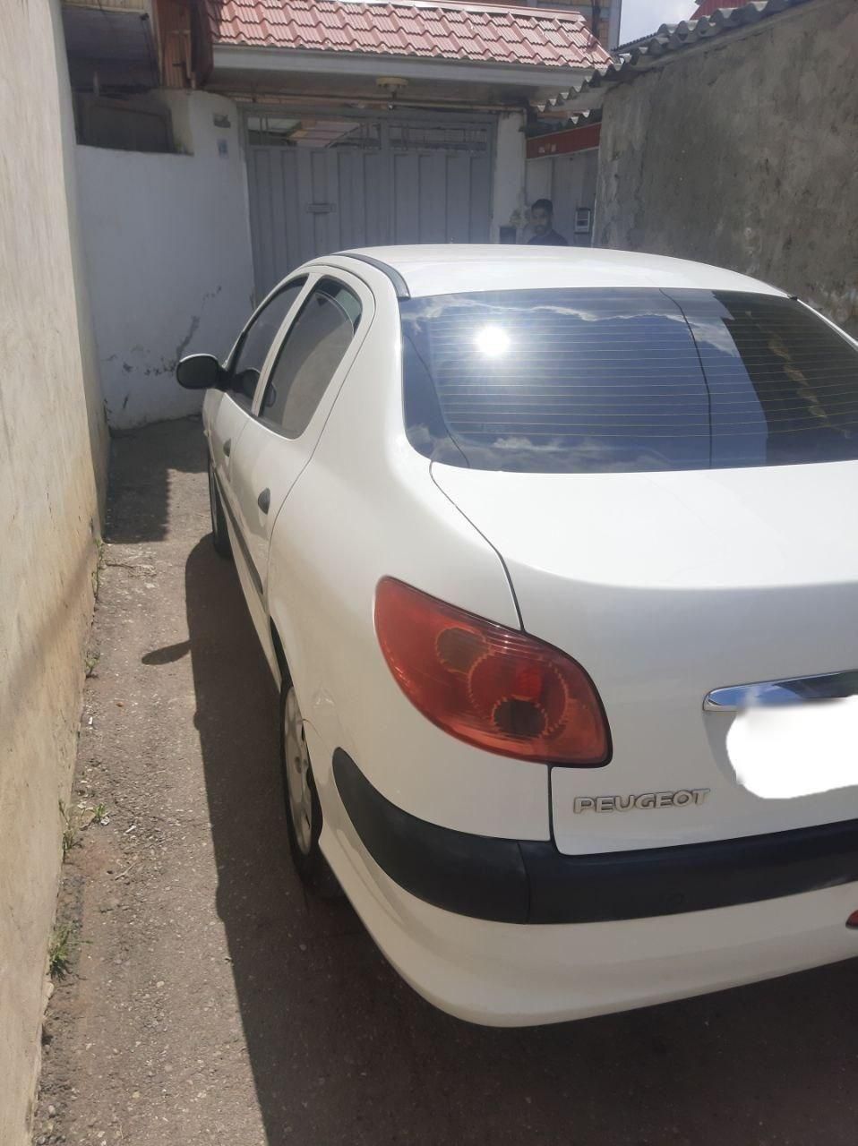 پژو ۲۰۶ صندوق دار v8 - 1395