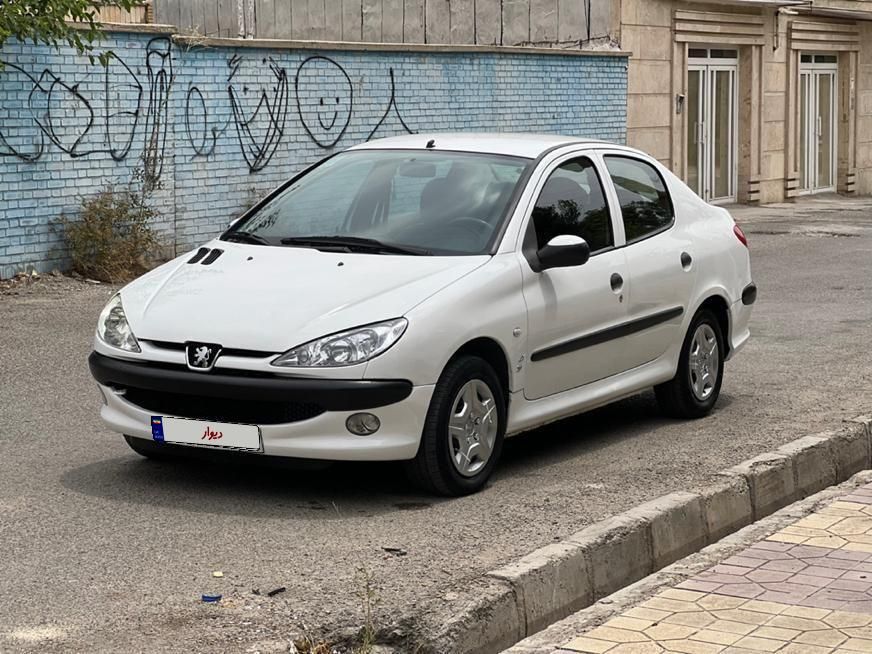 پژو ۲۰۶ صندوق دار v8 - 1398