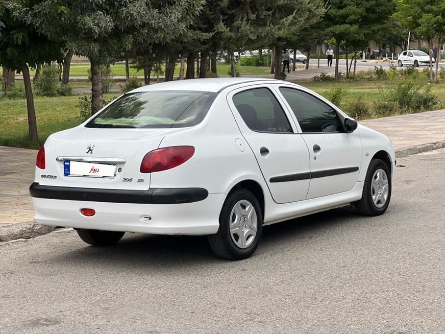 پژو ۲۰۶ صندوق دار v8 - 1398