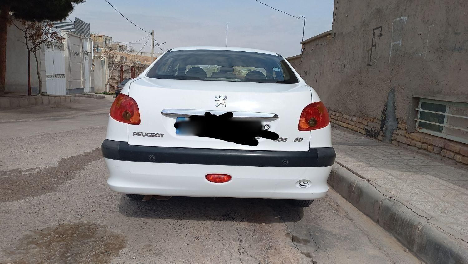 پژو ۲۰۶ صندوق دار v8 - 1393
