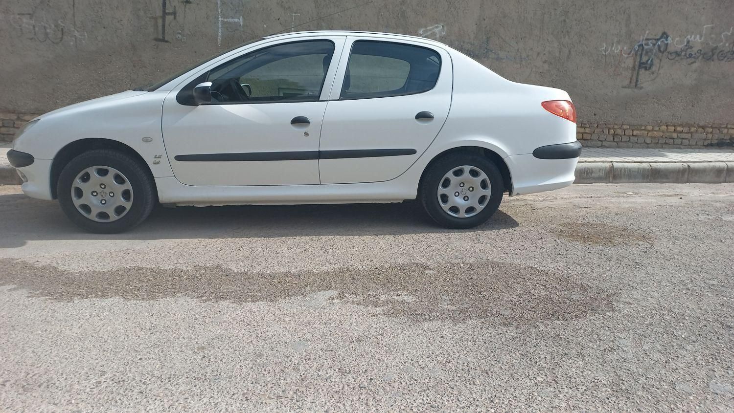 پژو ۲۰۶ صندوق دار v8 - 1393