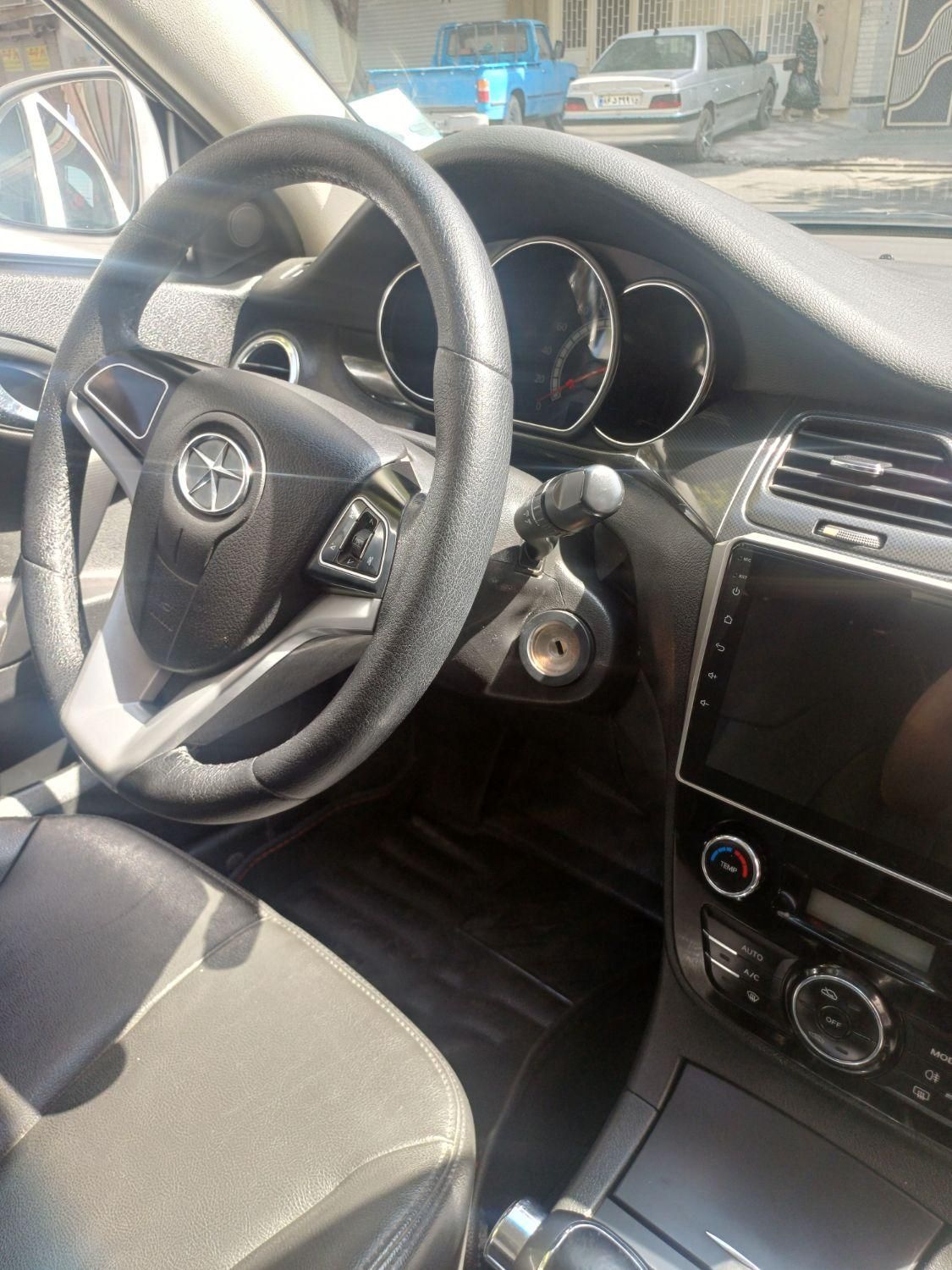 جک J5 اتوماتیک - 1394