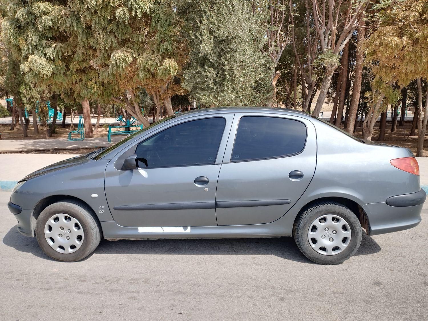پژو ۲۰۶ صندوق دار v8 - 1393