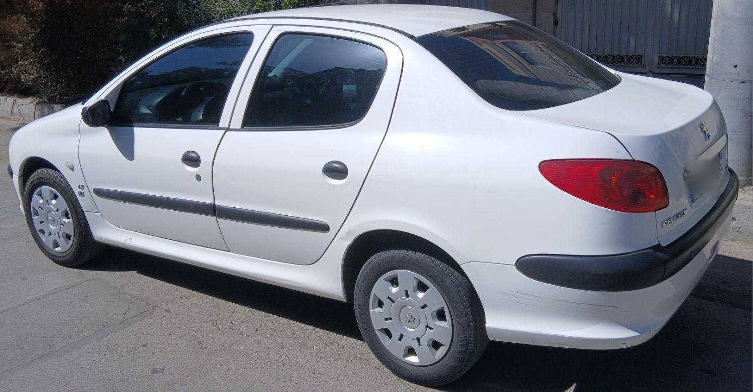 پژو ۲۰۶ صندوق دار v8 - 1396