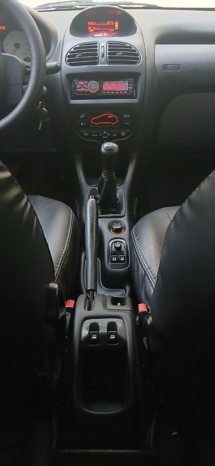 پژو ۲۰۶ صندوق دار v8 - 1396