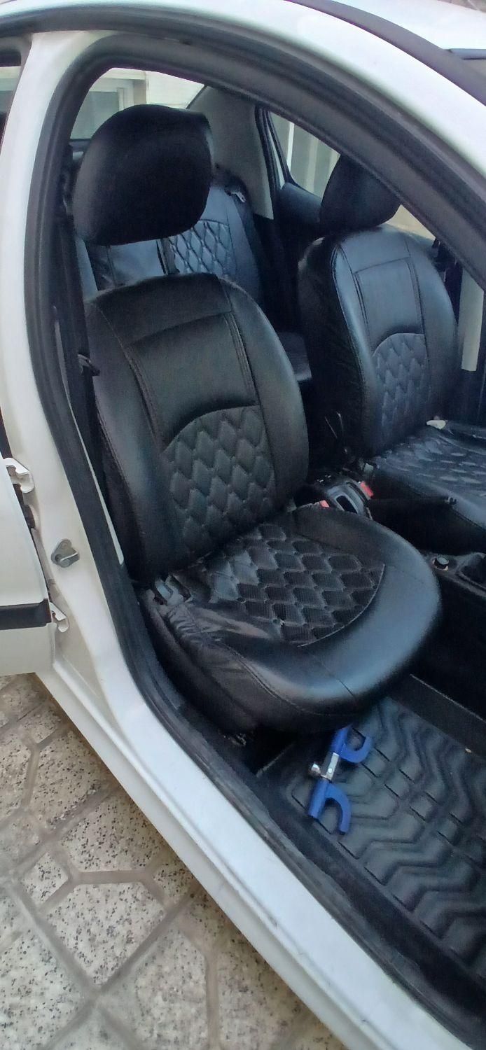 پژو ۲۰۶ صندوق دار v8 - 1396