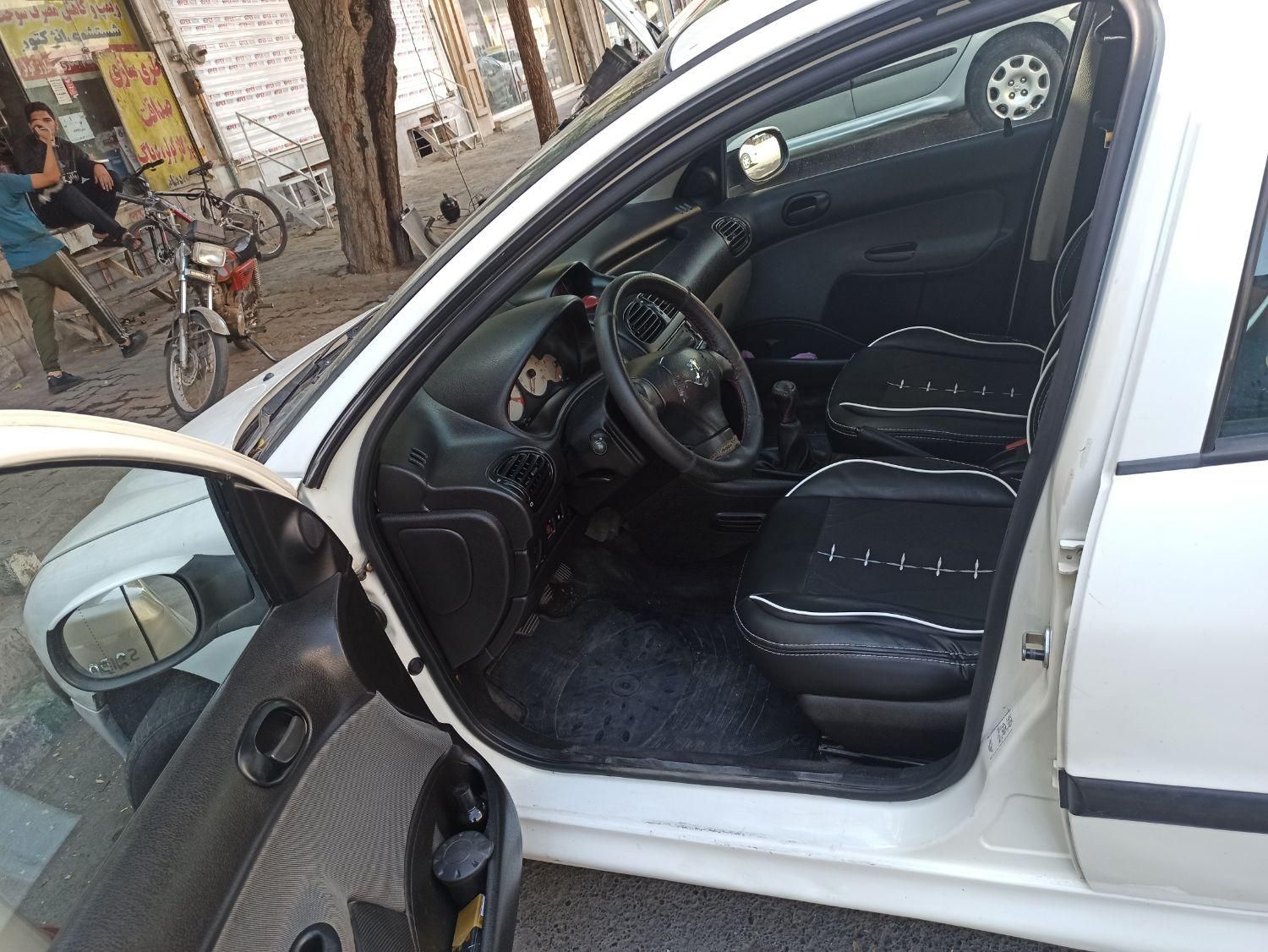 پژو ۲۰۶ صندوق دار v8 - 1395