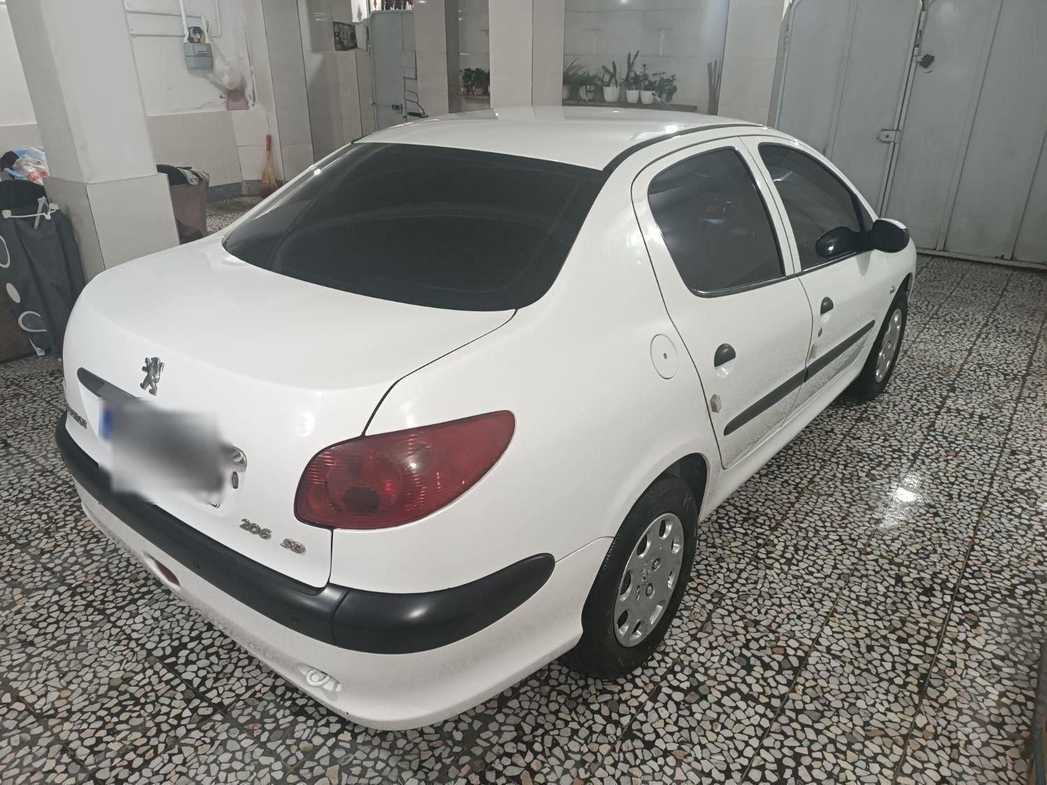 پژو ۲۰۶ صندوق دار v8 - 1393