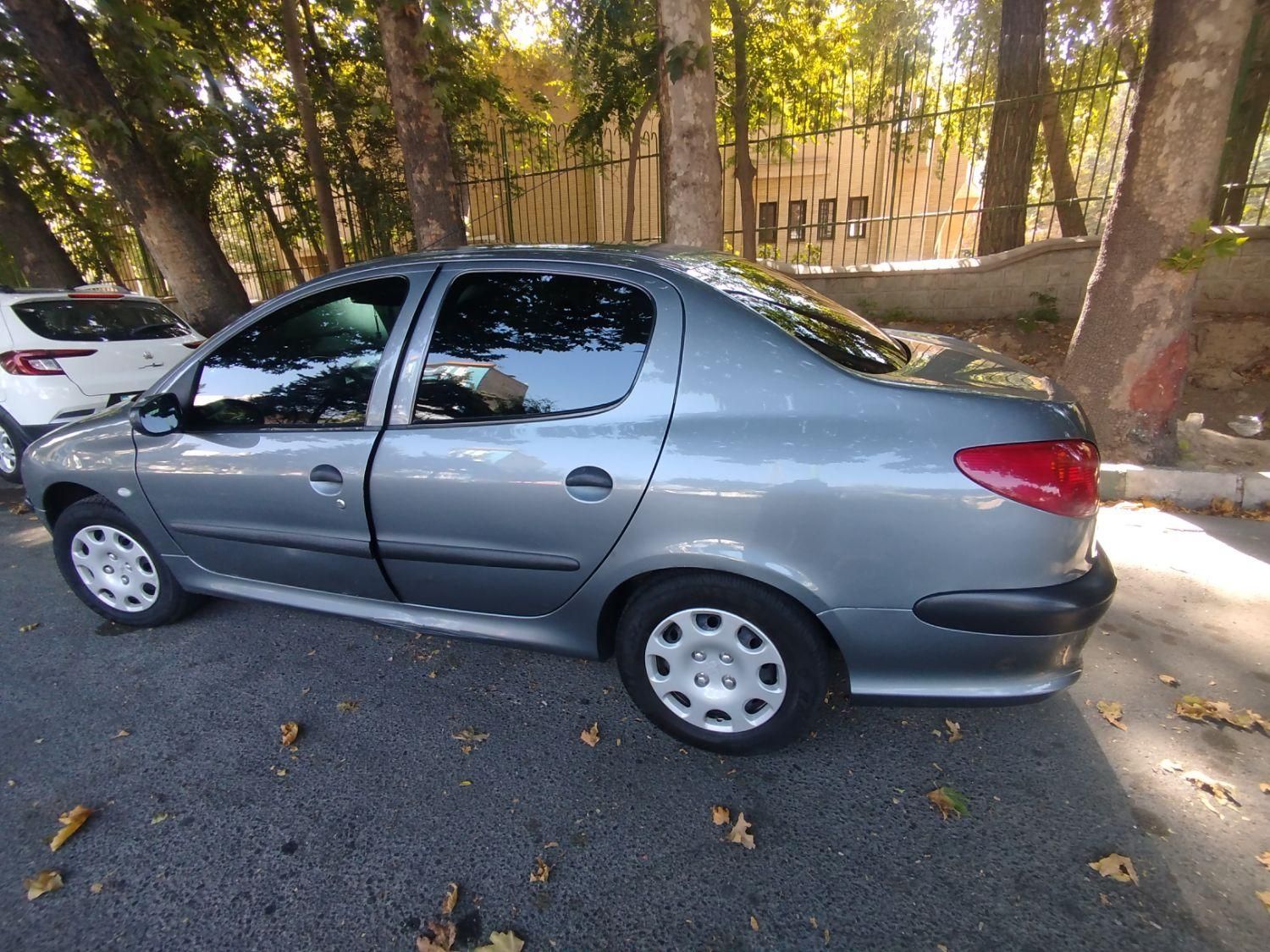 پژو ۲۰۶ صندوق دار v8 - 1390