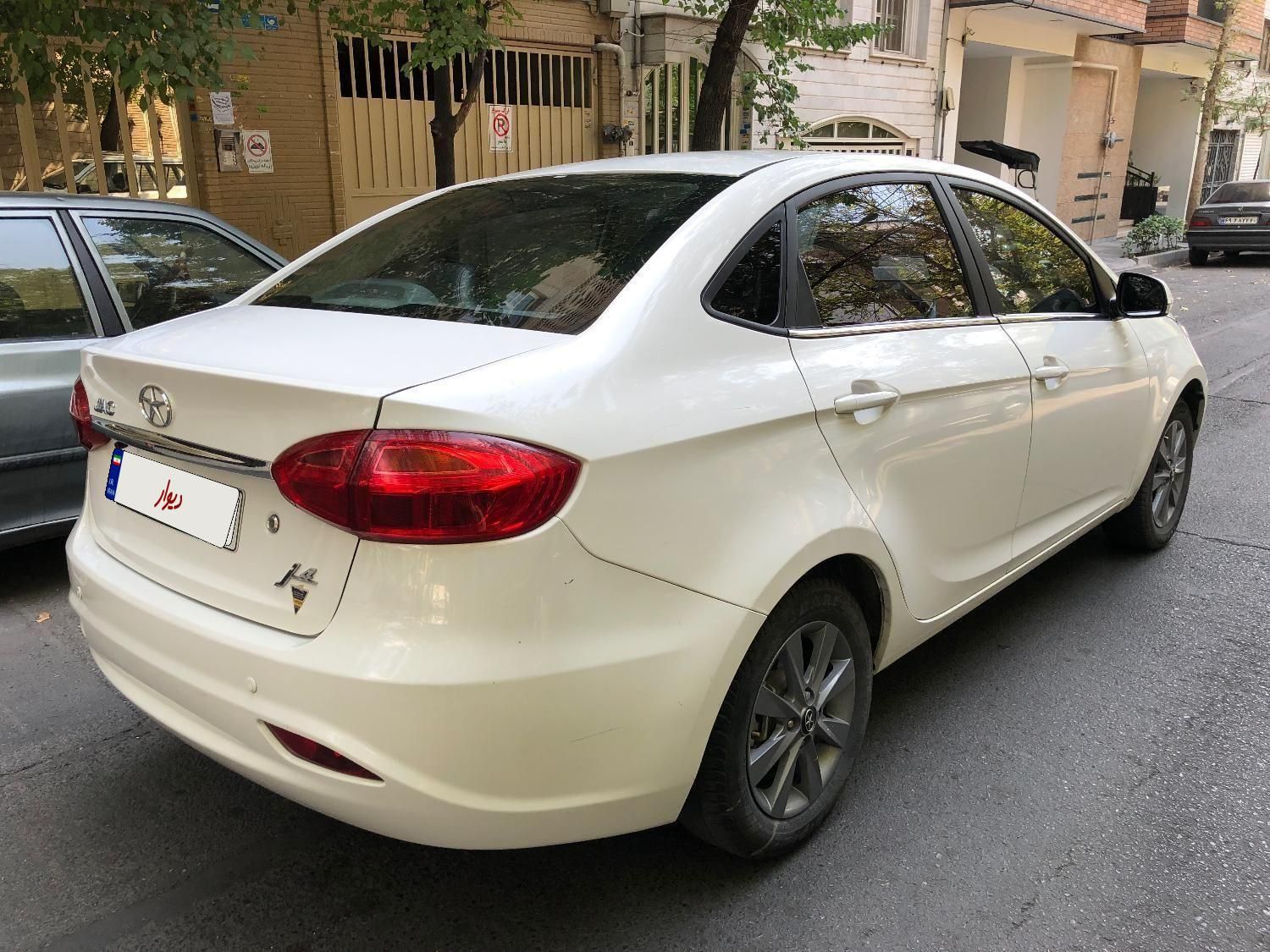 جک J4 اتوماتیک ساده - 1402