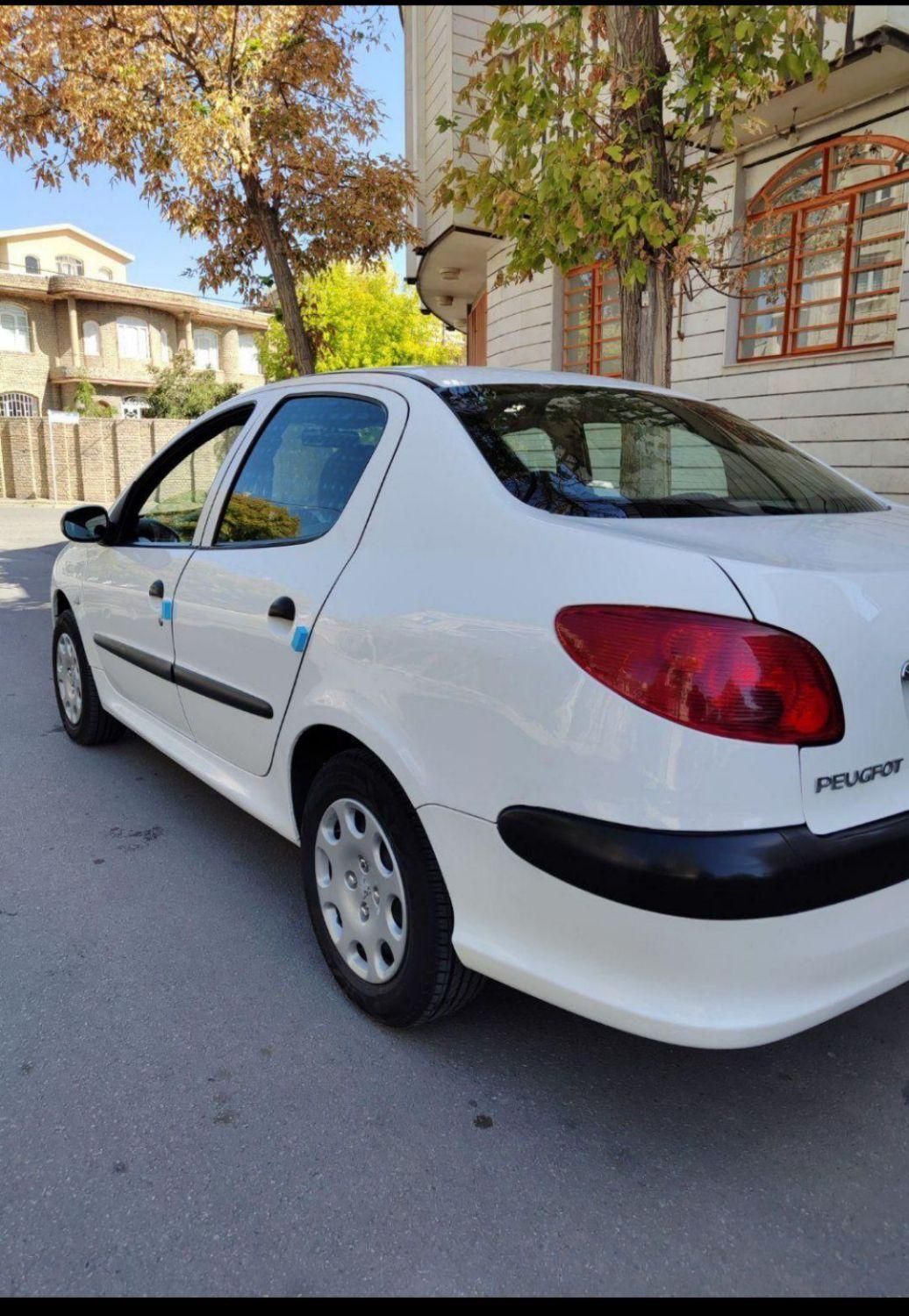 پژو ۲۰۶ صندوق دار v8 - 1390