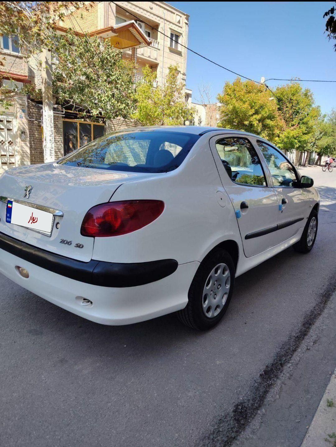 پژو ۲۰۶ صندوق دار v8 - 1390