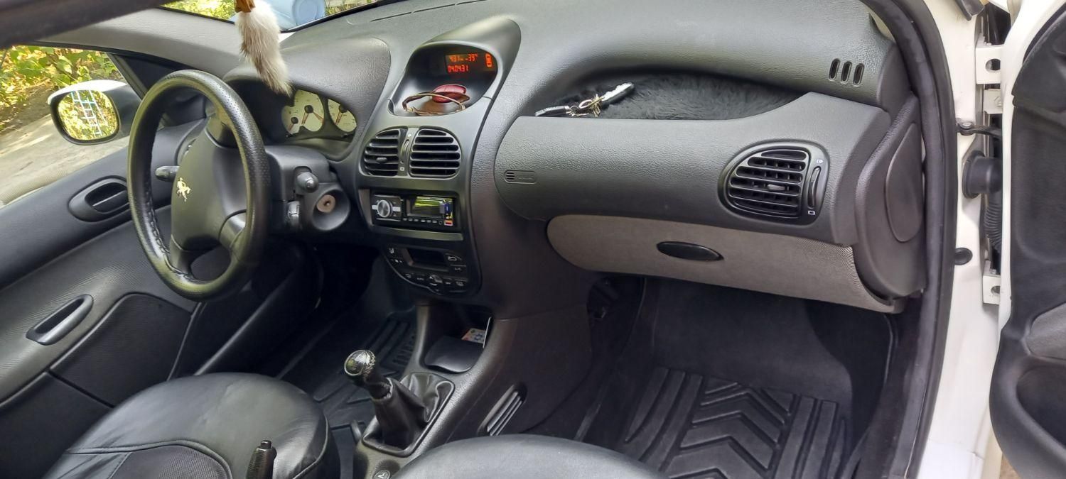 پژو ۲۰۶ صندوق دار v8 - 1392
