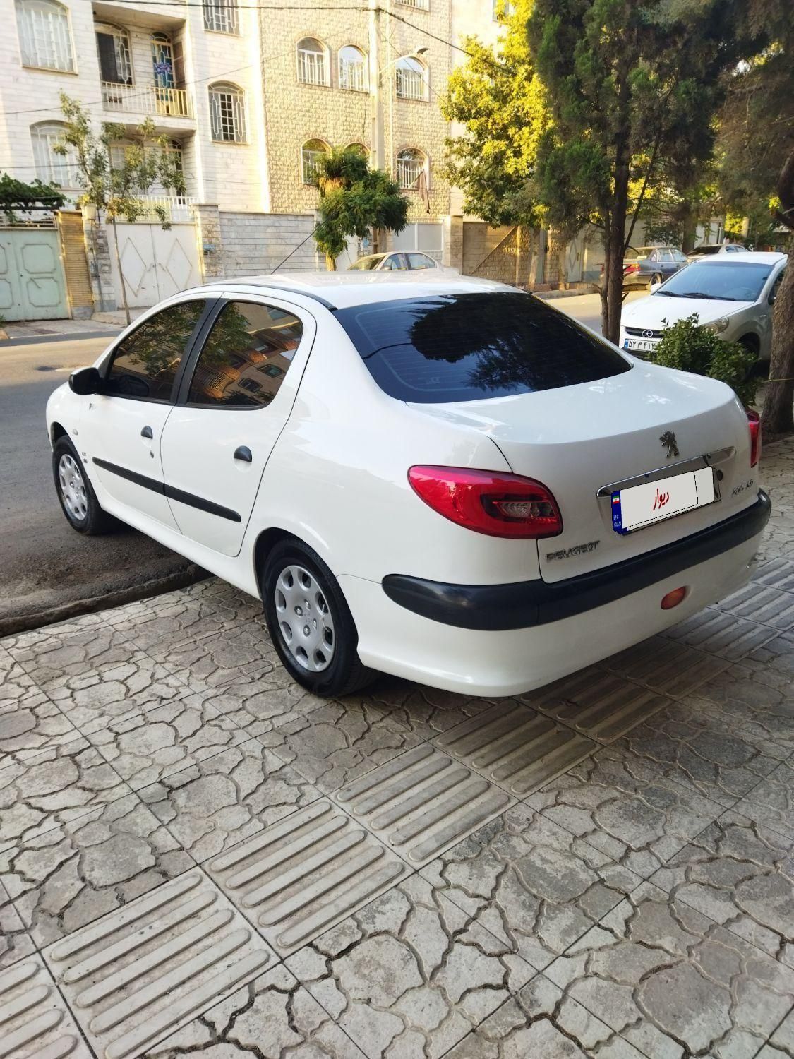 پژو ۲۰۶ صندوق دار v8 - 1390