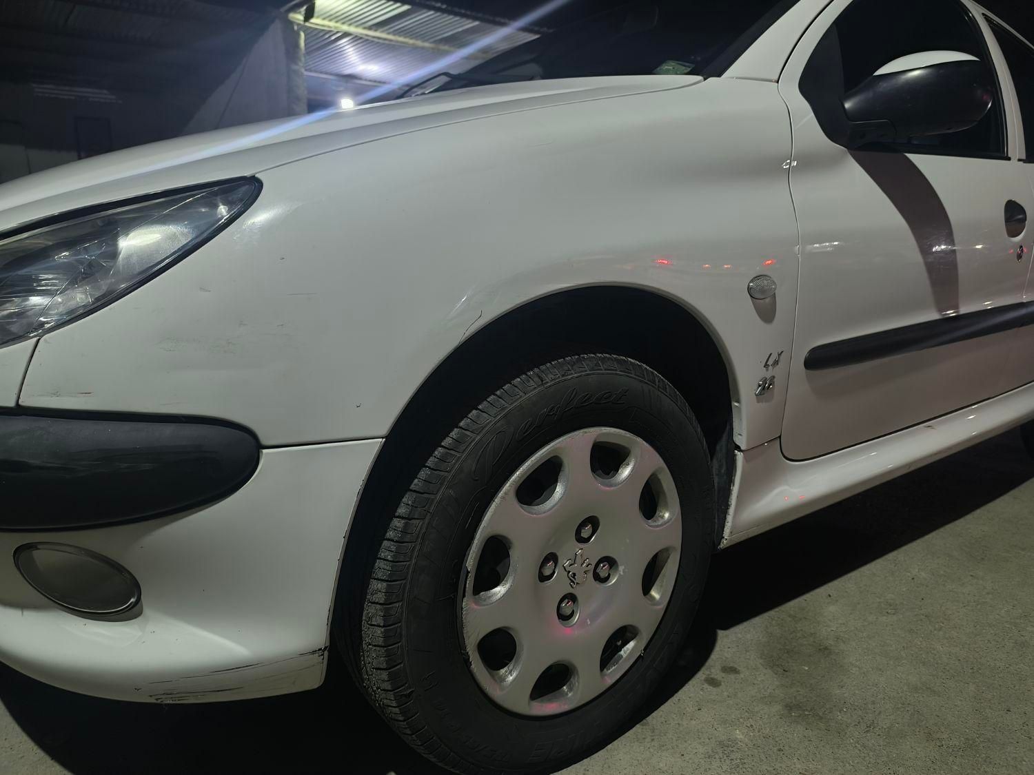 پژو ۲۰۶ صندوق دار v8 - 1396