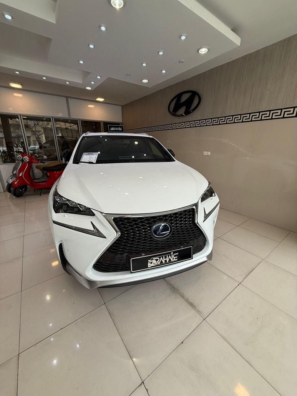 لکسوس NX هیبرید 300H - 2016